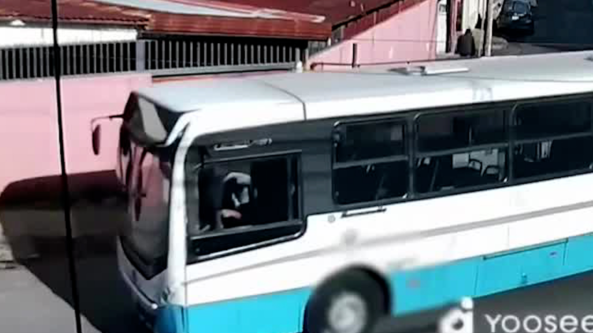 Hombre es atropellado por bus en Purral | VIDEO