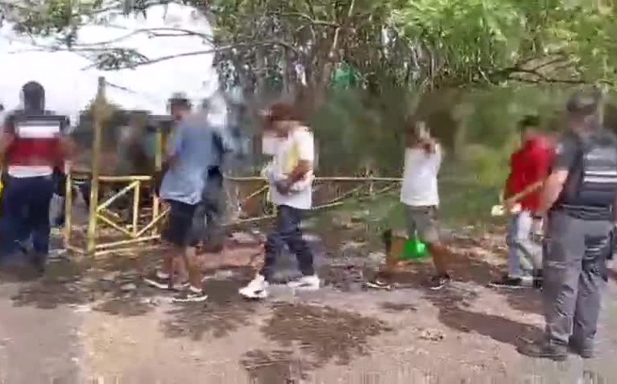 Dieciséis personas fueron deportadas.