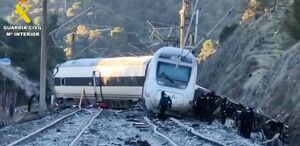 Al menos 39 personas murieron por el accidente de un tren lleno de pasajeros.