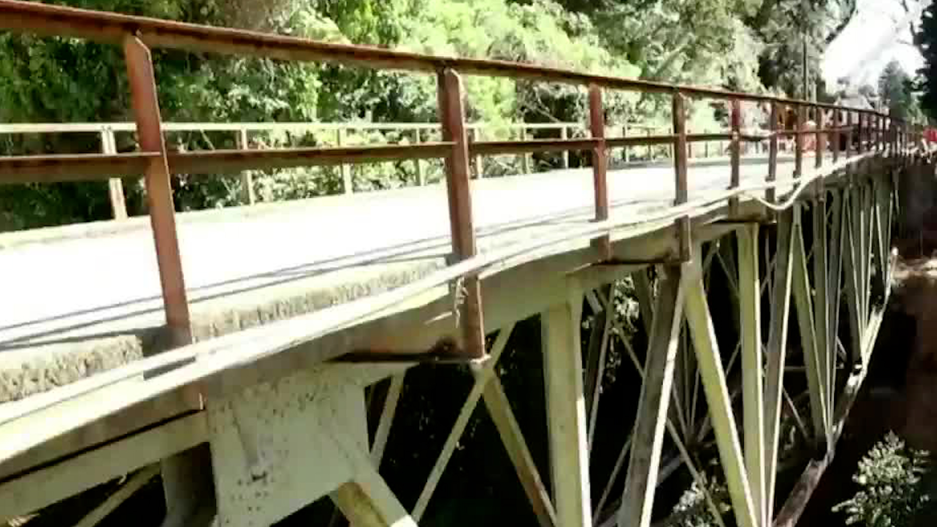 Puente dañado en Poasito sigue cerrado | VIDEO