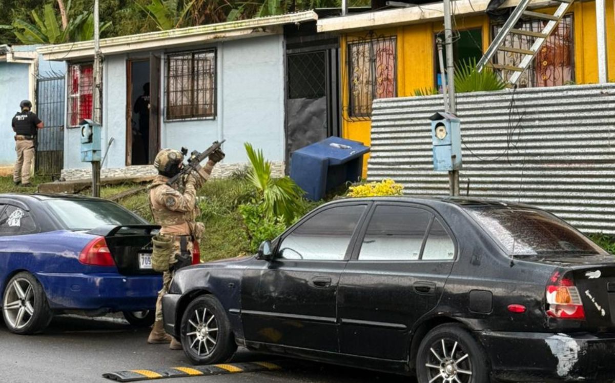 Agentes del OIJ han detenido a dos sospechosos en Limón. (OIJ)
