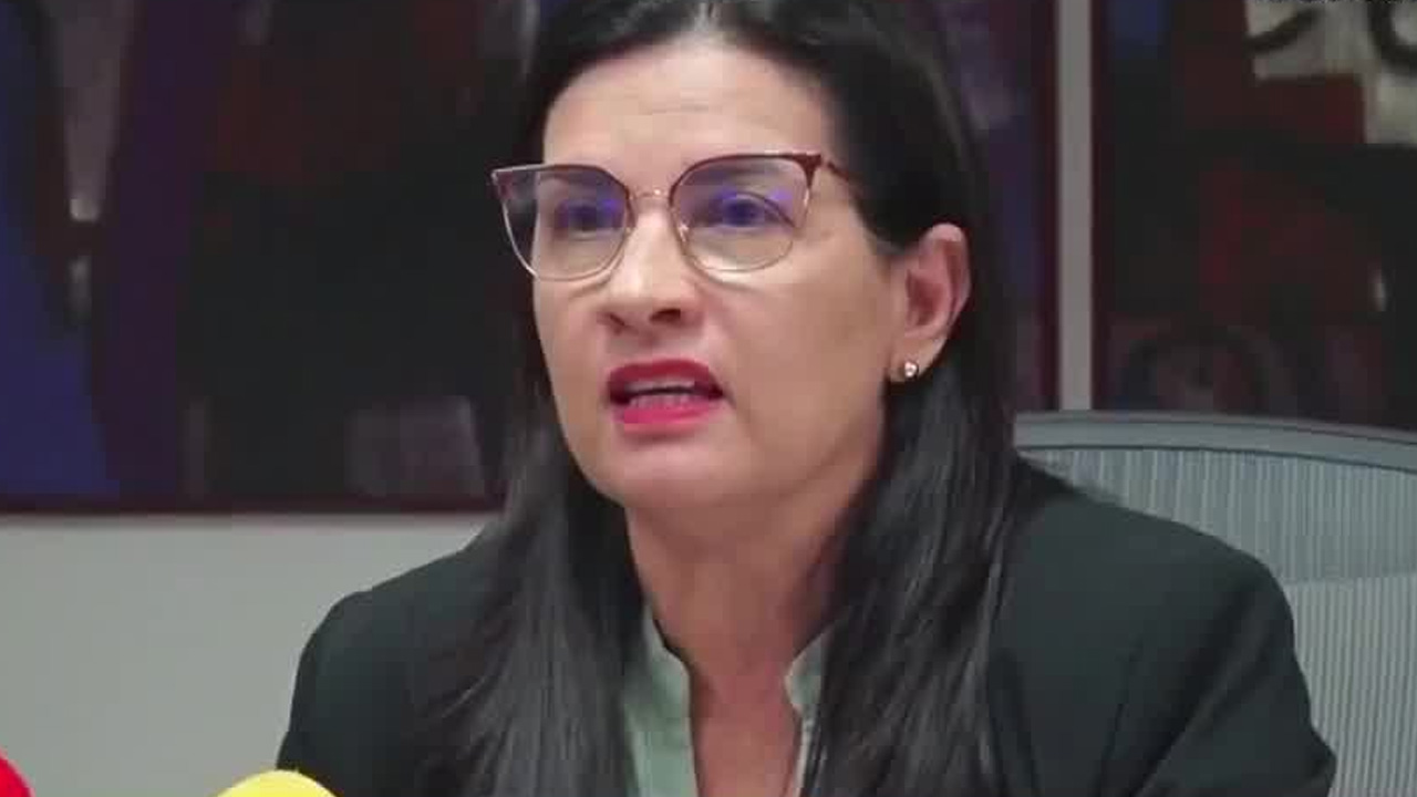 Marta Esquivel salió del país antes de comparecer