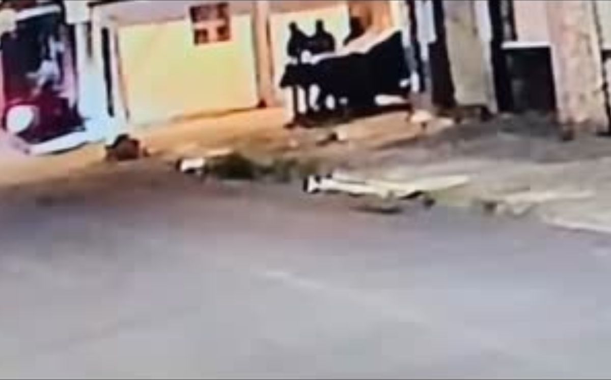 Cámara de seguridad captó el momento del ataque.