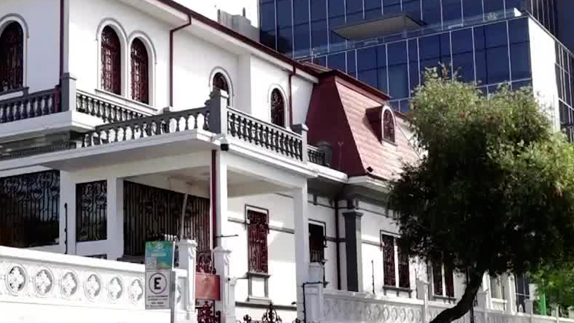 Joven sube agresión dentro de bar en San José