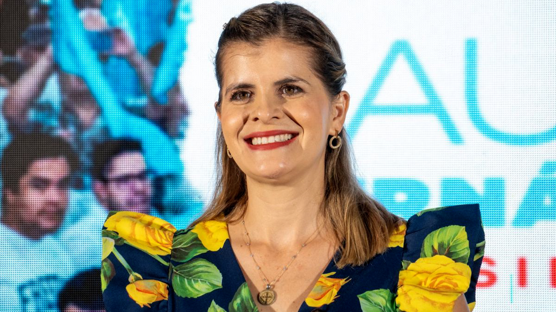 Vidente revela el futuro de Laura Fernández