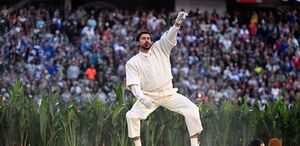 Bad Bunny le metió sazón, batería y reguetón al Super Bowl. (AFP)