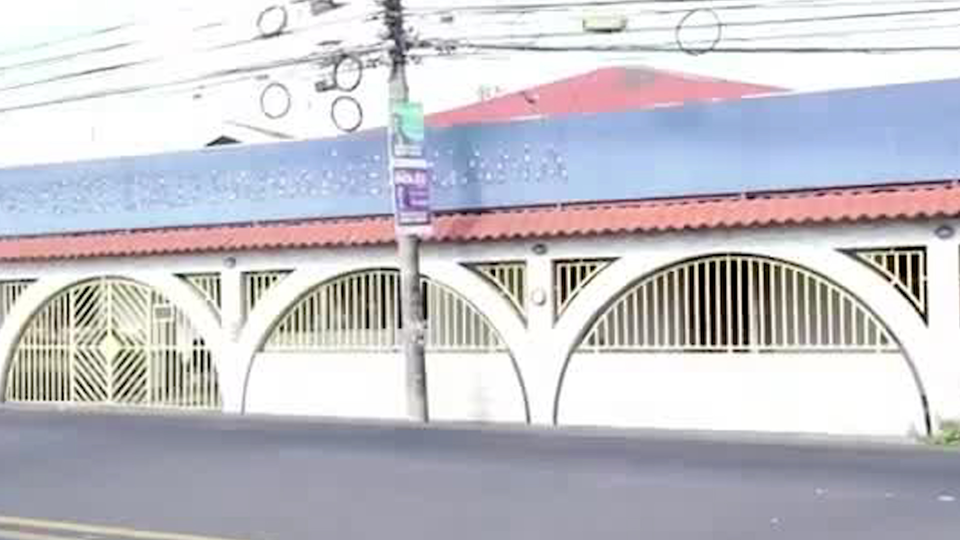 Estudiantes siguen en la lucha tras cierre de universidad