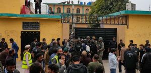 Rescatistas y testigos describieron una escena desgarradora, con cadáveres y heridos tendidos en el suelo alfombrado de la mezquita.