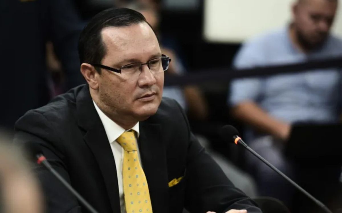 Exmagistrado Gamboa es trasladado a tribunales para despedirse de sus hijos.