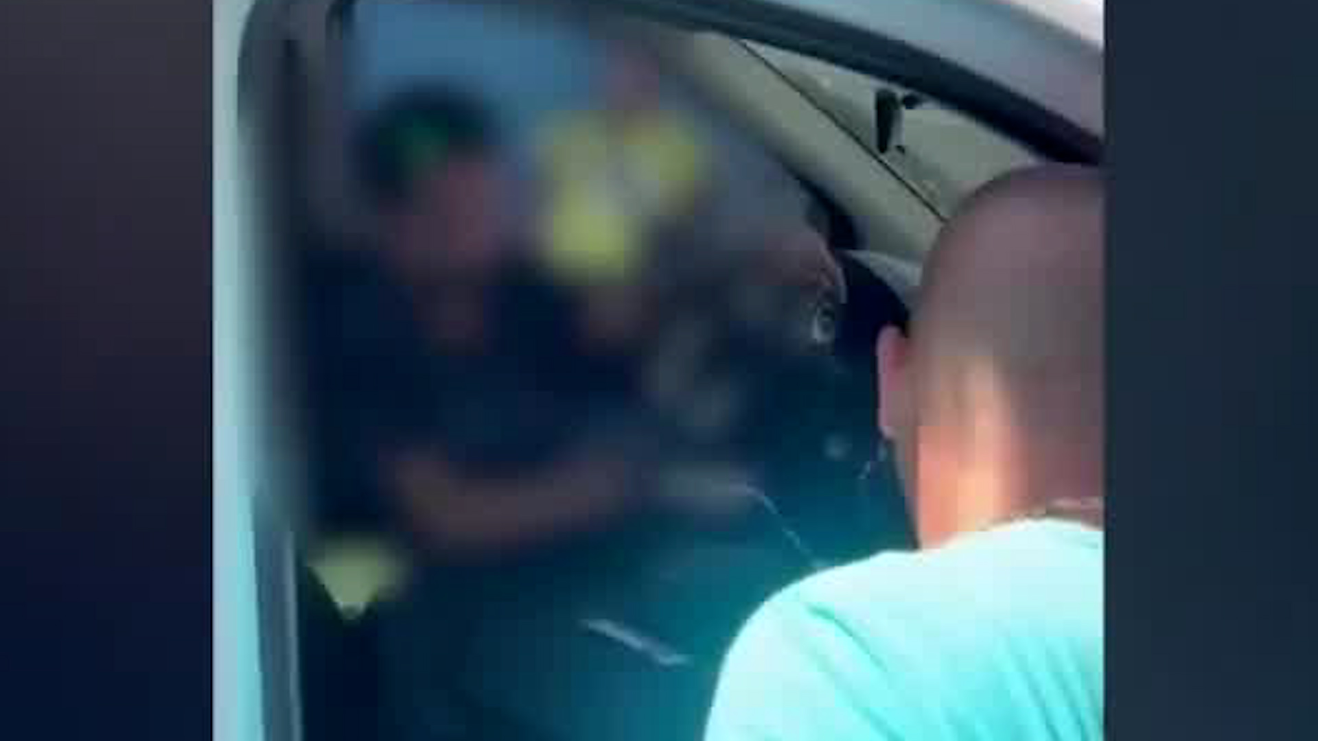 Hallan ‘in fraganti’ a hombre dentro de vehículo | VIDEO