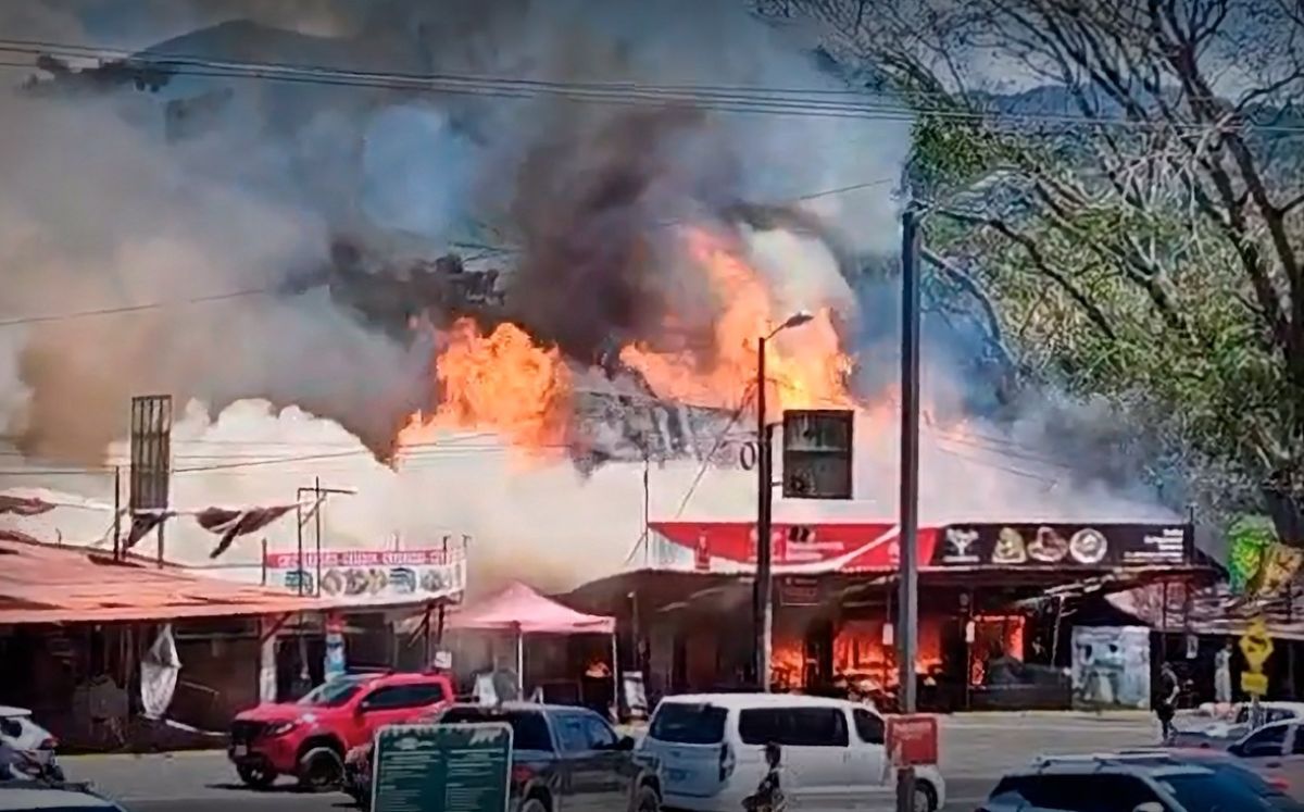 Incendio destruye restaurante en Tárcoles