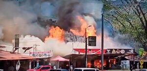 Incendio destruye restaurante en Tárcoles