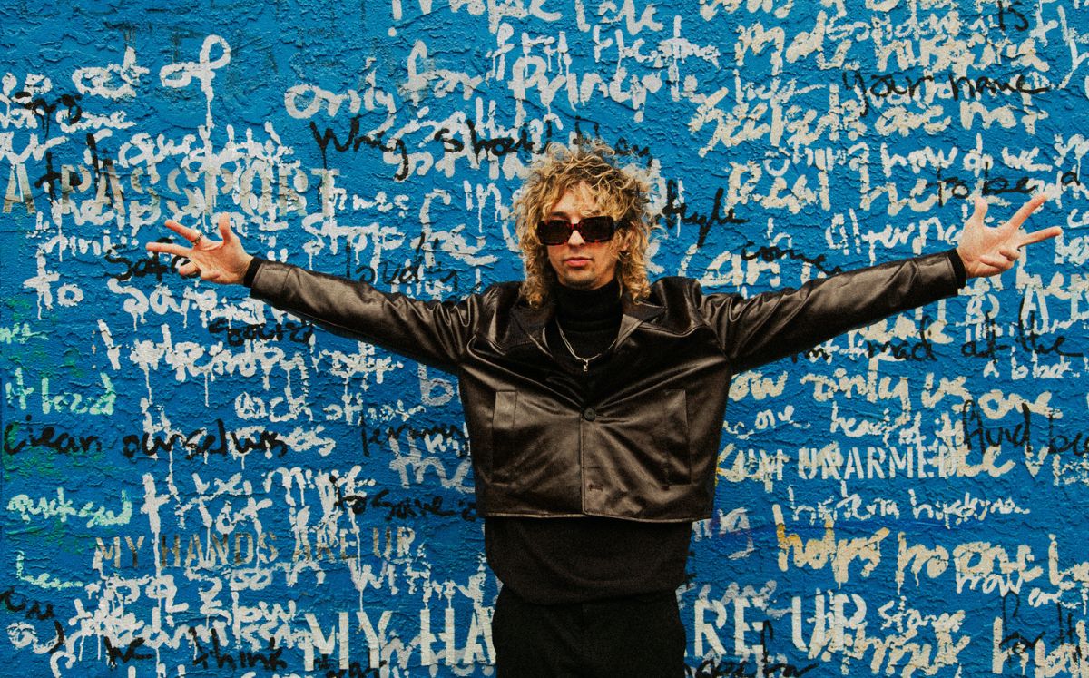 El cantante costarricense Stewart Heigold inicia una nueva etapa artística con el lanzamiento de Liquid Smile.