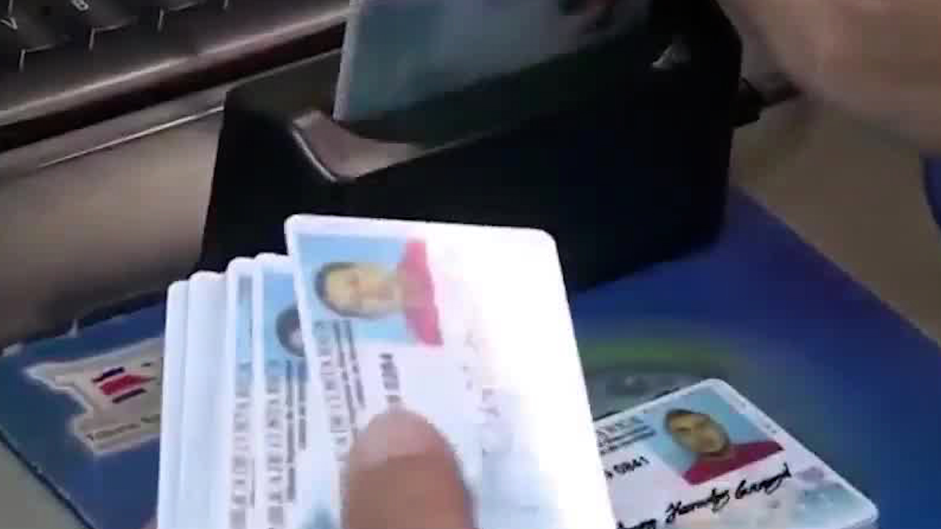 Mujer perdió prueba de manejo por presentar cédula digital