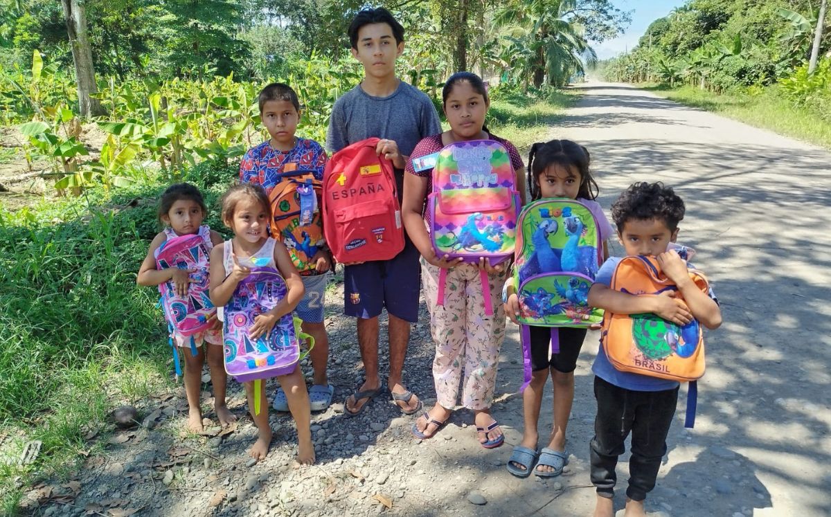 La donación incluyó bultos, loncheras, cartucheras, kits de lápices y crayolas, reglas, tijeras, borradores, tajadores, entre otros.