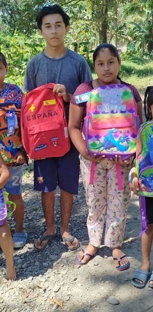 La donación incluyó bultos, loncheras, cartucheras, kits de lápices y crayolas, reglas, tijeras, borradores, tajadores, entre otros.