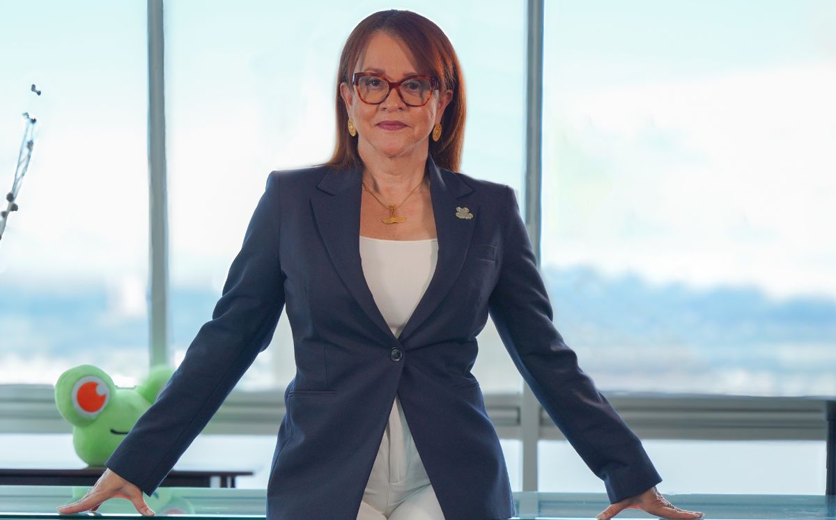 Leda Acevedo Zúñiga, Gerente de Telecomunicaciones.