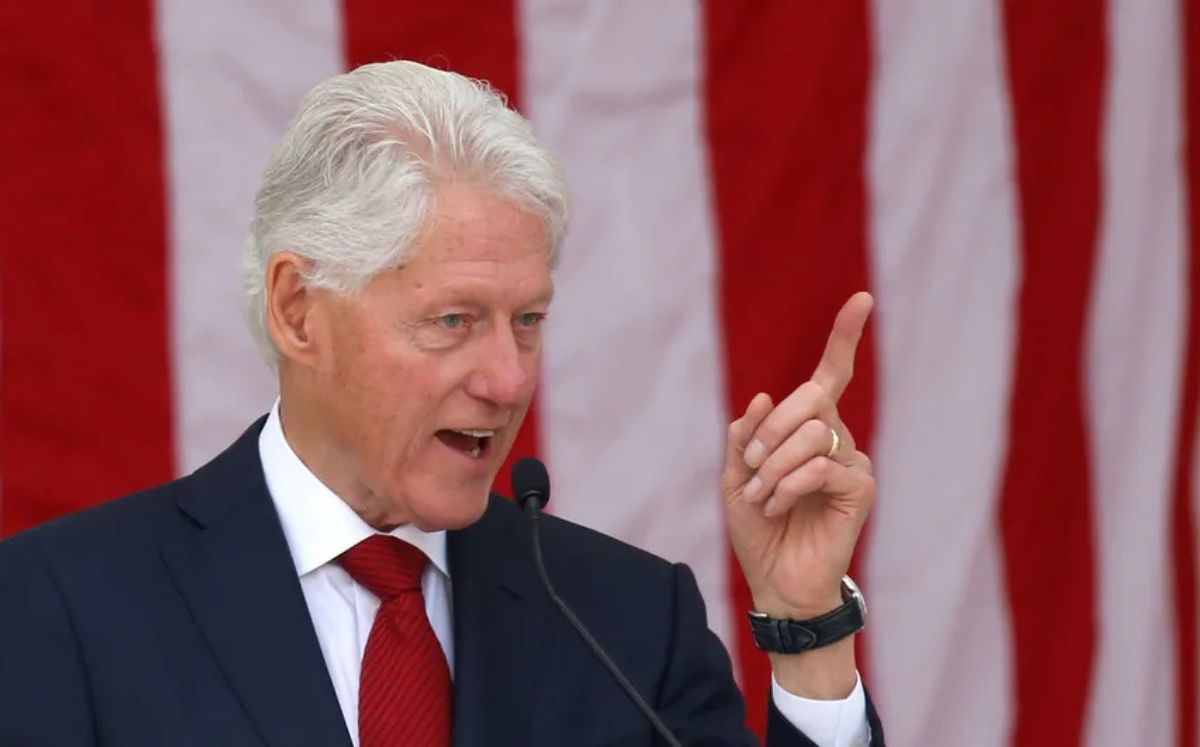 Bill Clinton se enfrentó este viernes a un duro interrogatorio sobre sus lazos con Jeffrey Epstein.