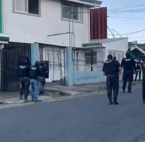 Agentes judiciales realizaron allanamiento en Cartago.