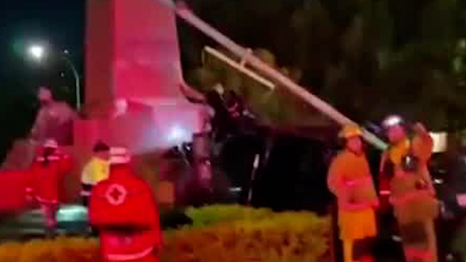 Accidente estatua León Cortés: Conductor viajaba en contravía