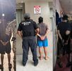 Unos de los sospechosos detenidos por agentes judiciales. (OIJ)