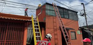 Hombre resulta gravemente herido tras sufrir electrocución. (Cruz Roja)