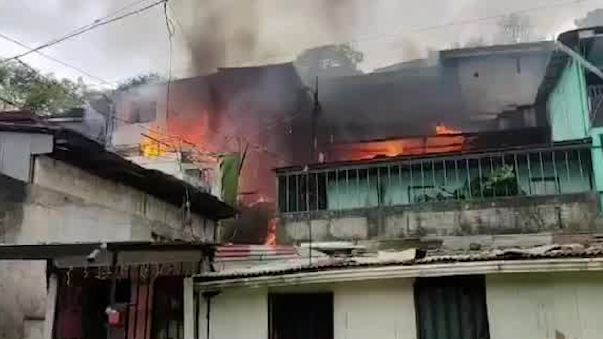 Niño de 11 años alertó a las autoridades de incendio en Desamparados