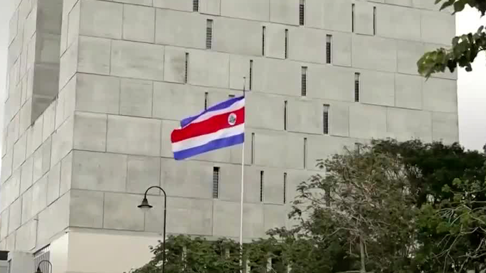 Extras y viajes millonarios en Asamblea Legislativa