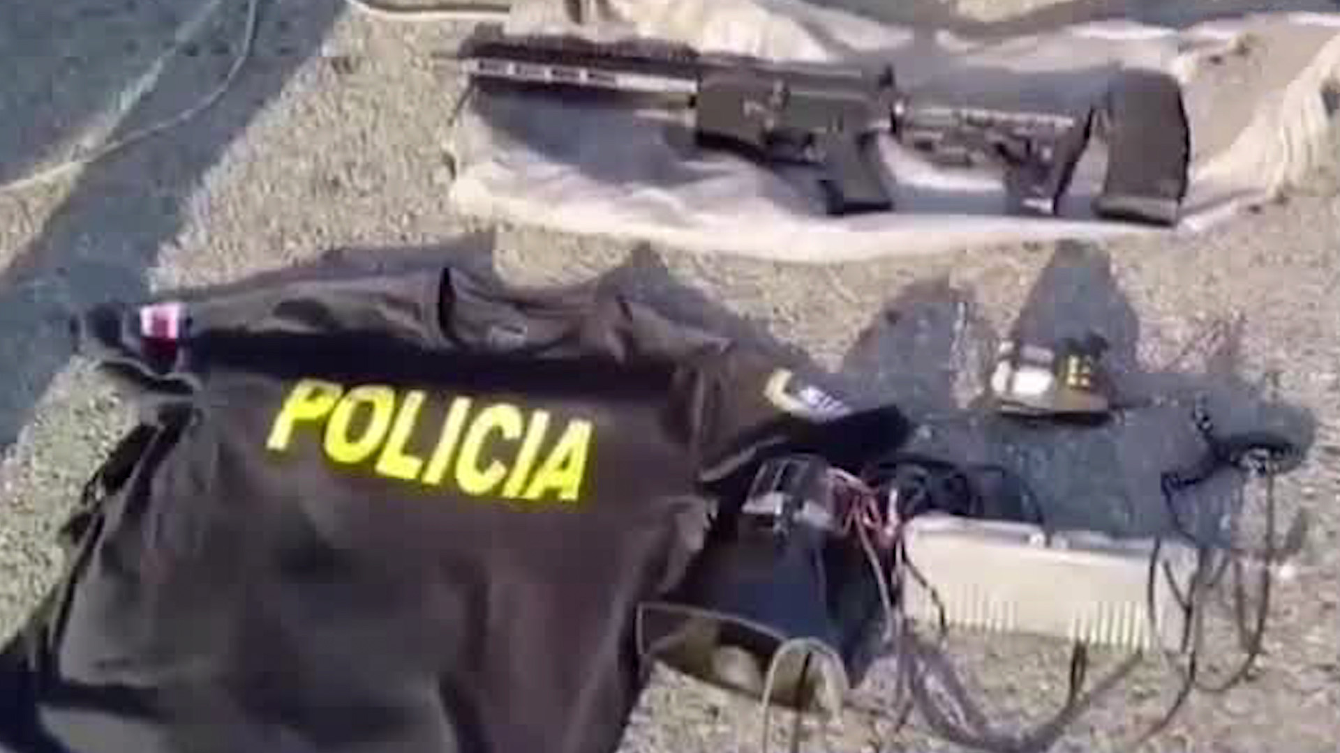 Sujetos con armas y uniforme policial son detenidos