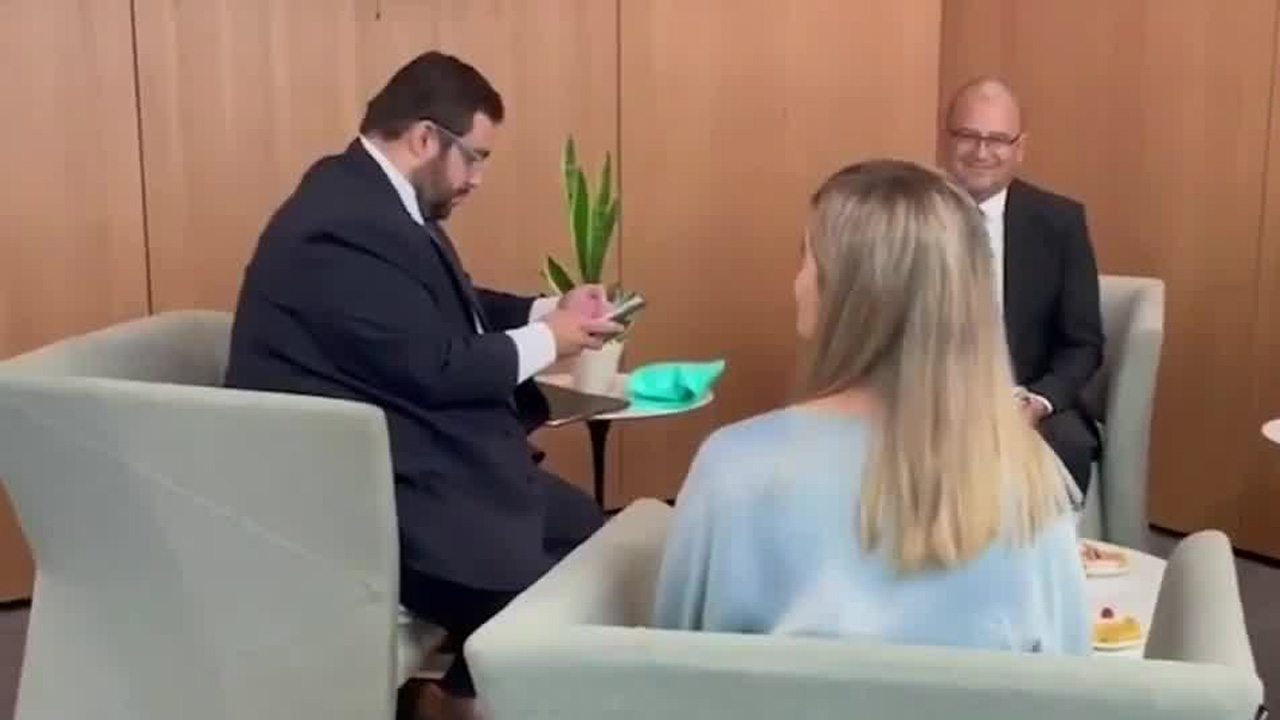 Laura Fernández se reúne con el PUSC y el PLP