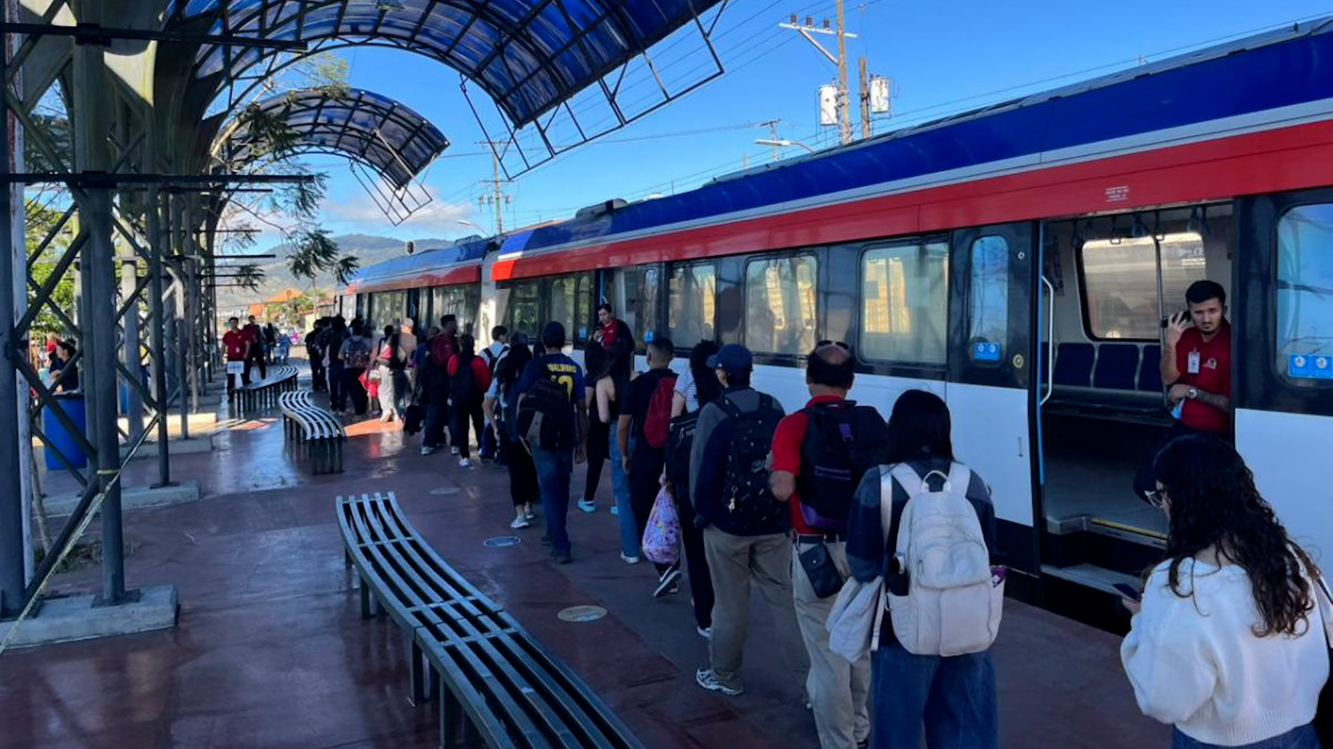 Suspensión del tren afecta a usuarios de Cartago