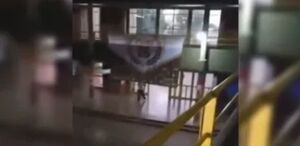 Seis alumnos fueron atendidos en el hospital local . (Milenio)