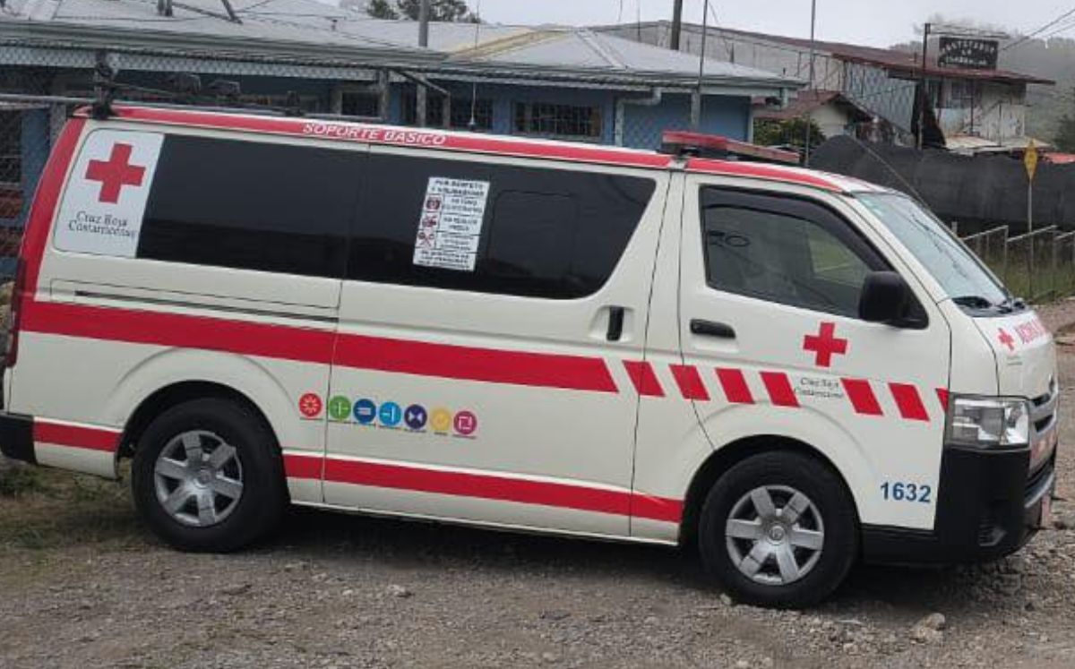Cruz Roja atiende caída de ascensor en La Sabana. (Cruz Roja)