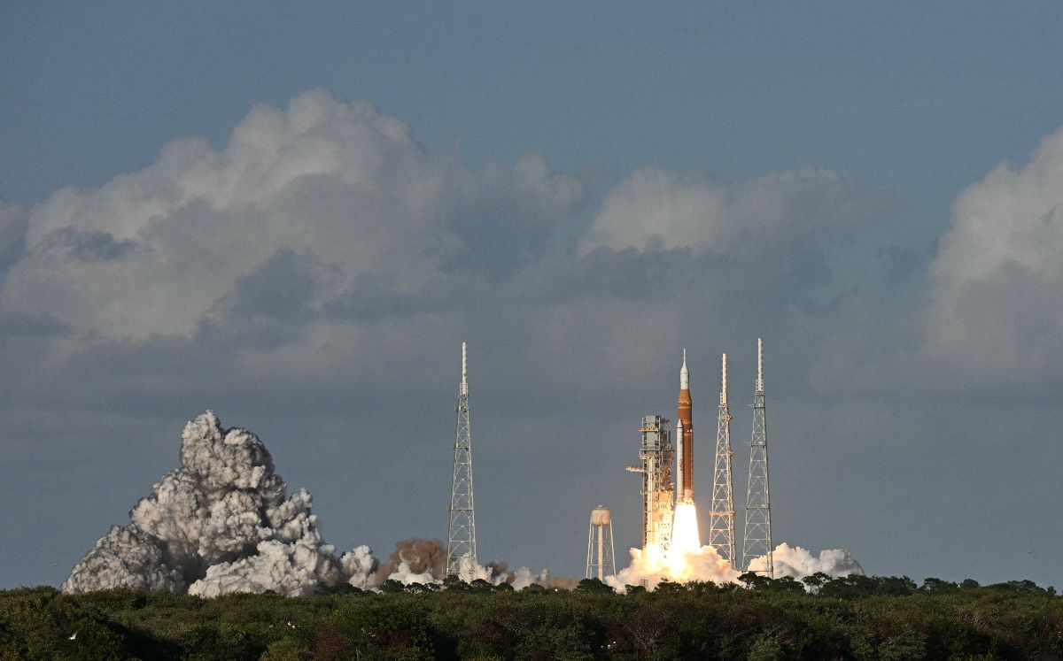 El primer sobrevuelo lunar tripulado en más de 50 años. (AFP)