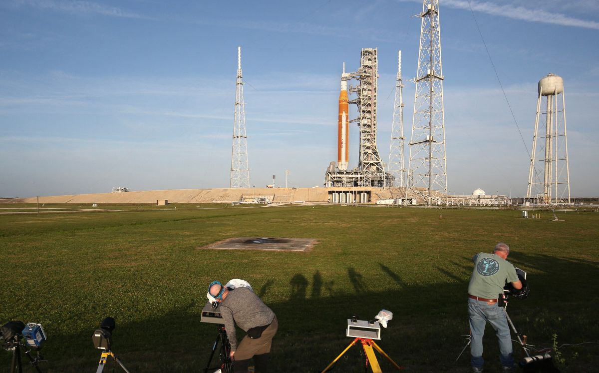 Son cuatro astronautas que sobrevolarán la Luna. (AFP)