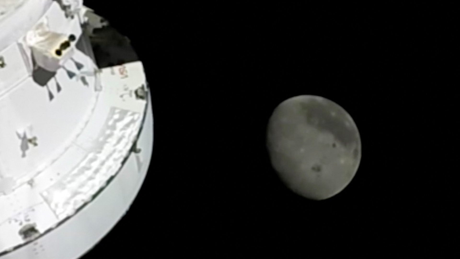 Artemis II sobrevuela la Luna