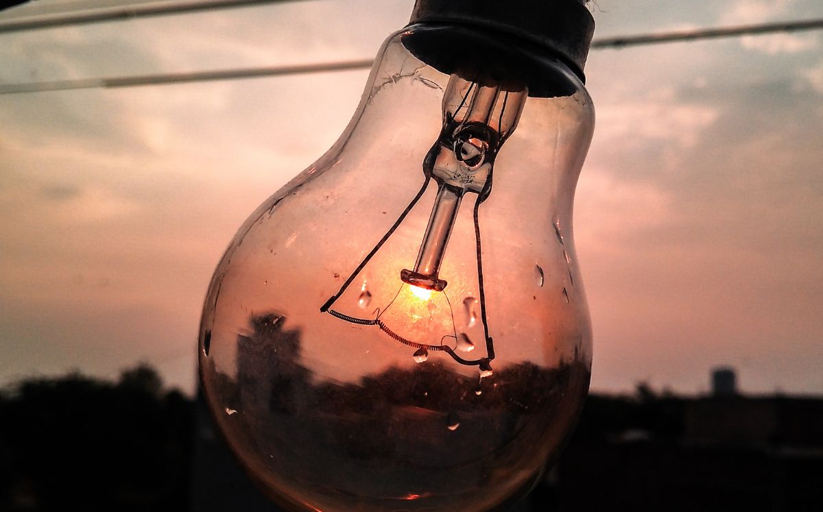 Suspensión del servicio eléctrico, semana 6 de abril. (Freepik)