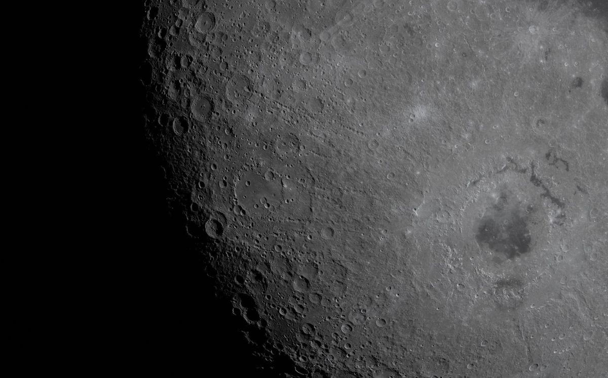 Anillos de la cuenca Orientale, uno de los cráteres de impacto más jóvenes y mejor conservados de la Luna. (NASA)