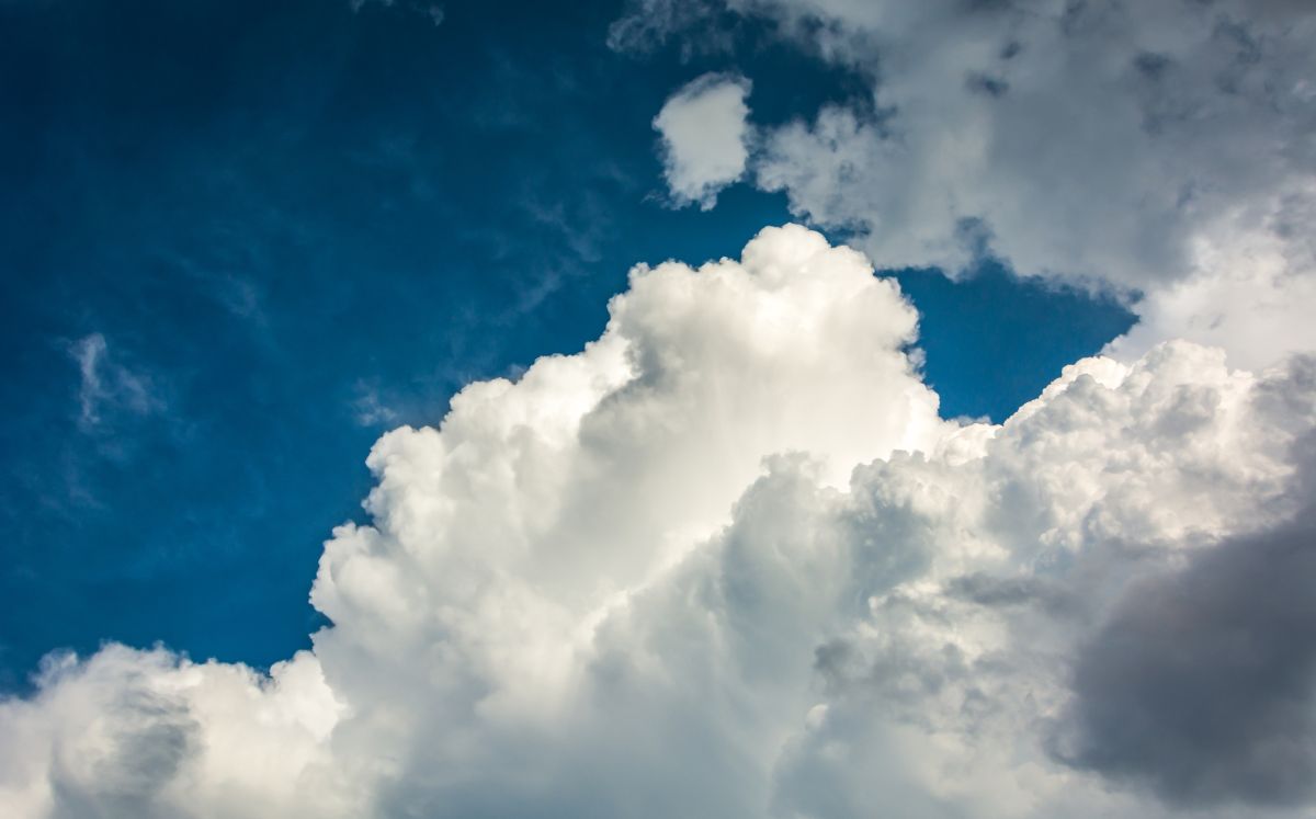 Condiciones estables favorecerán lluvias dispersas y aguaceros aislados este martes.(Freeepik)