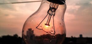 Suspensión del servicio eléctrico, semana 6 de abril. (Freepik)