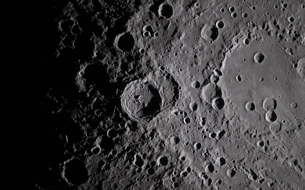 Vista de cerca del cráter Vavilov.(NASA)