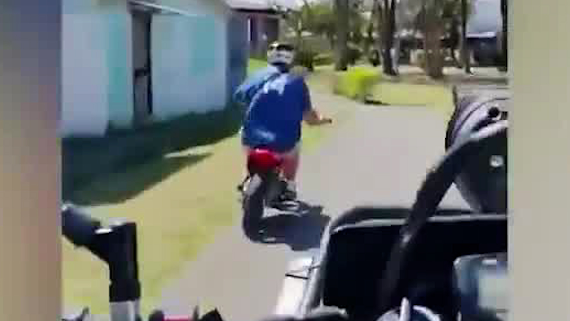 Motociclista huye de control en Hatillo | VIDEO