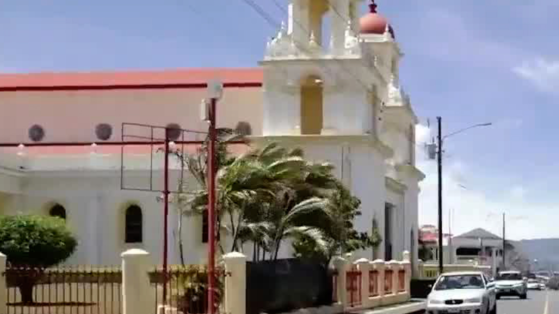 Iglesia en Santo Domingo es dañada tras accidente