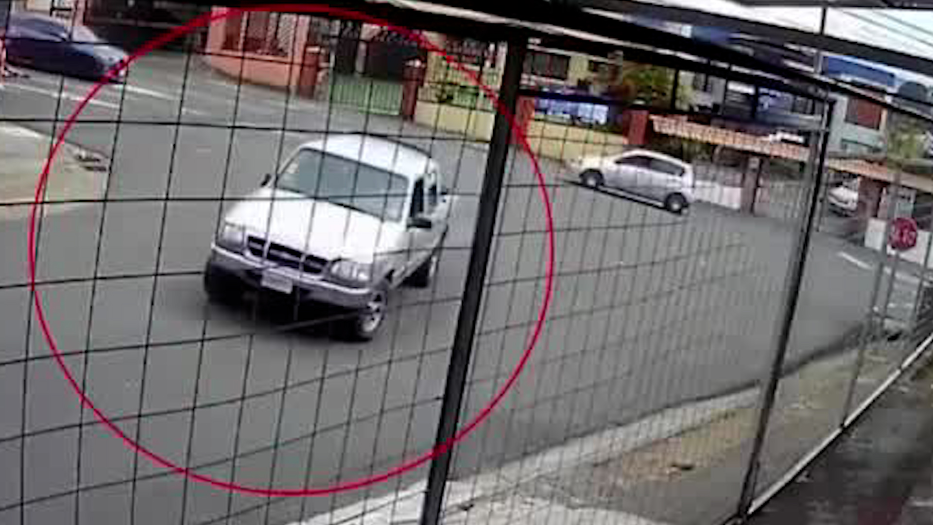 Conductor atropella a jóvenes y se da a la fuga en Tirrases