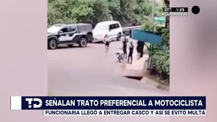 Señalan trato preferencial a motociclista | VIDEO