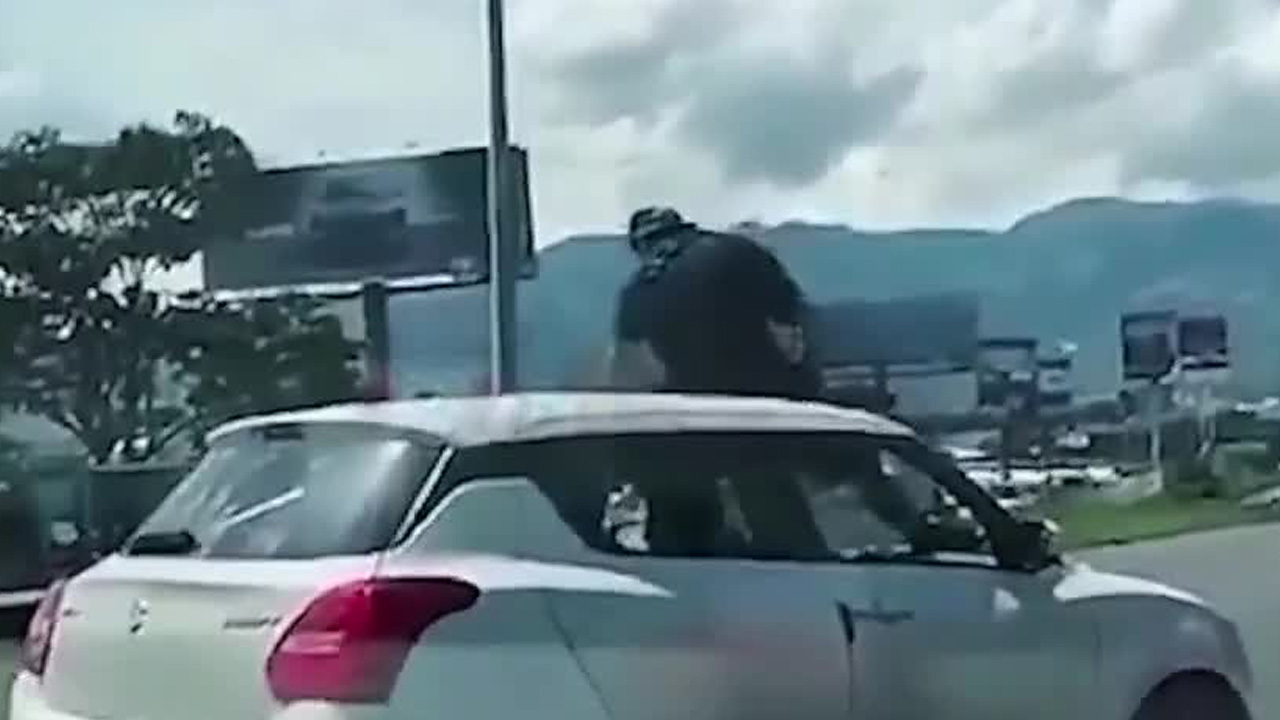 Seis hombres protagonizan violento ataque en vía pública