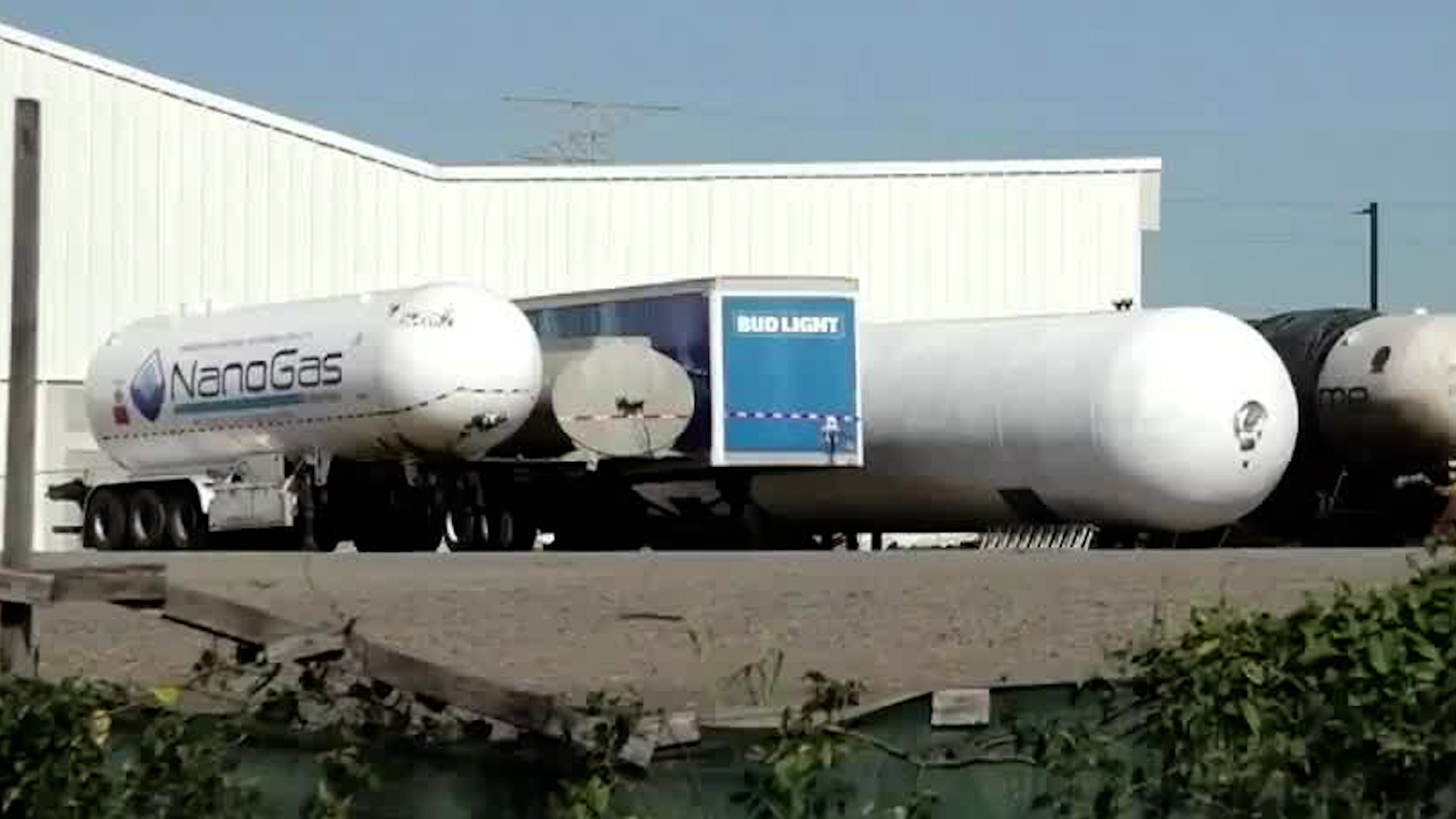 Vecinos de Santa Ana celebran suspensión de patente de Blue Flame