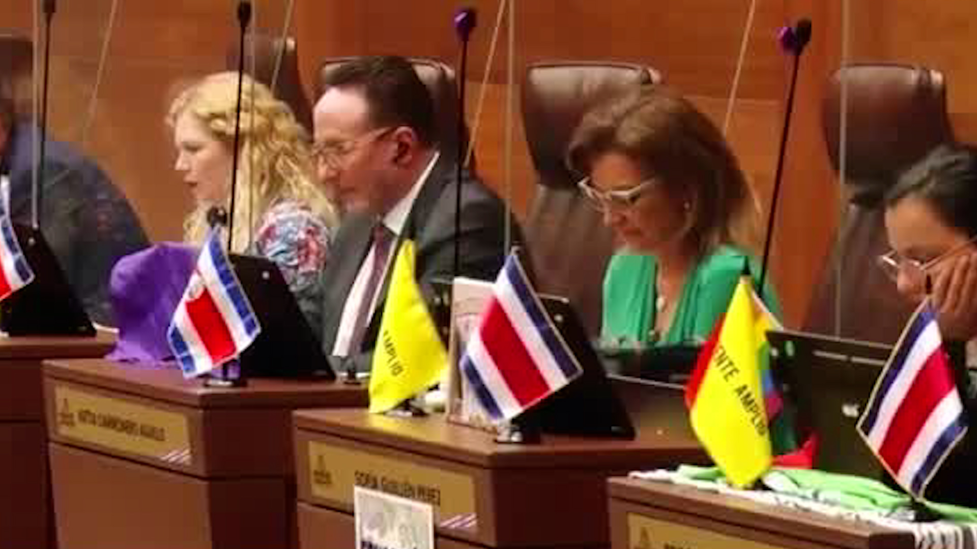 Debate político sube de tono en Asamblea Legislativa