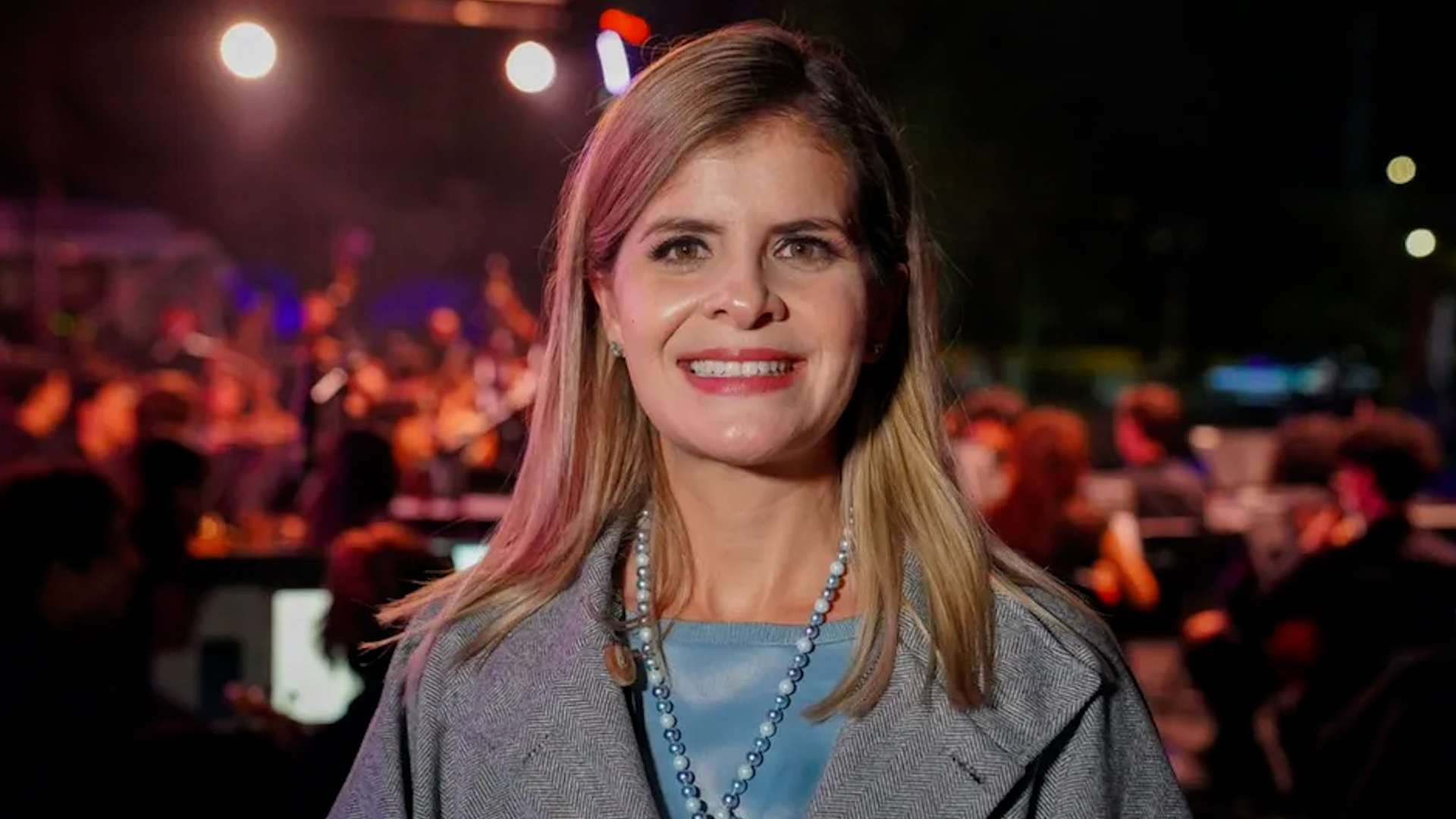 Laura Fernández se reúne con el Frente Amplio