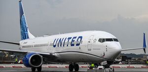 United Airlines sube tarifas por alza en precios del combustible. (AFP)